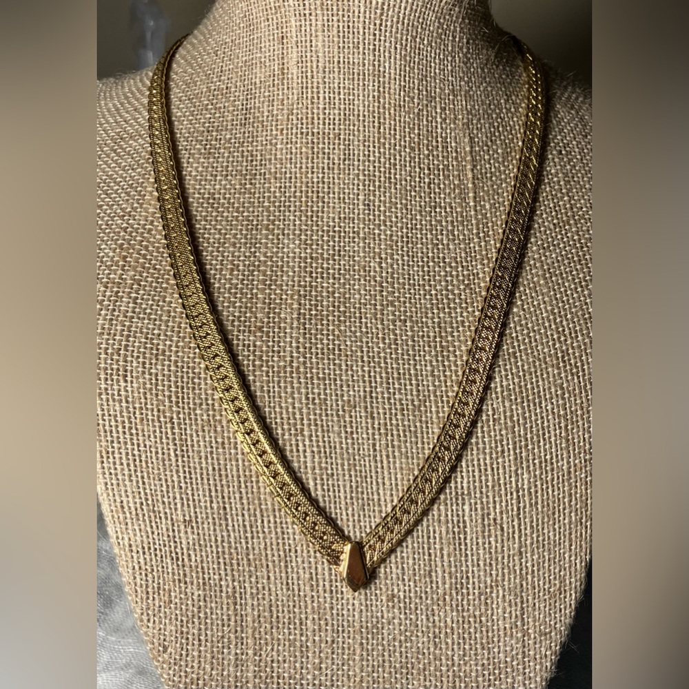 Napier Gold tone necklace. Pat Pending marked on clasp.
